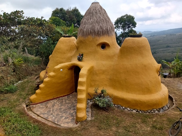 Hospedaje en Domo de Tierra