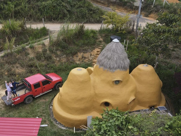 Hospedaje en Domo de Tierra
